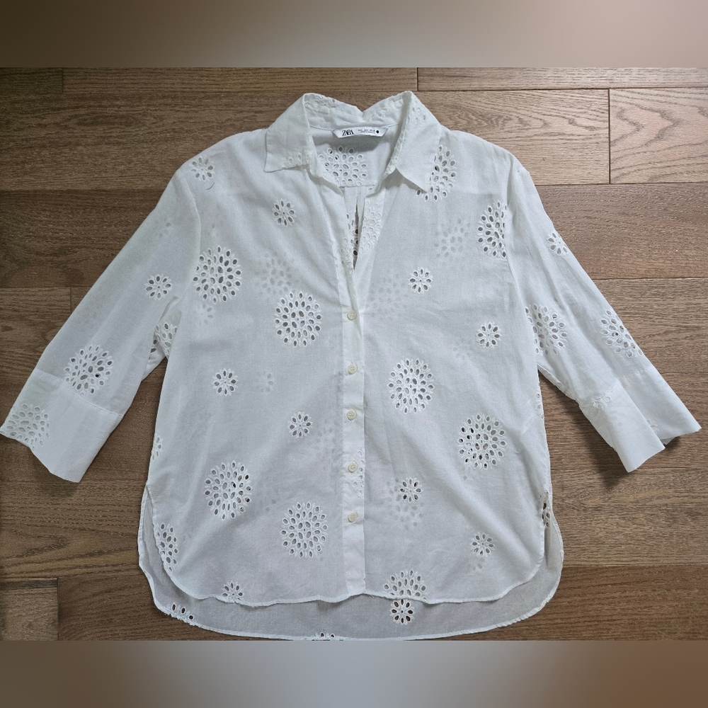 NWOT - Zara White Eyelet 3/4 Sleeve Button Down Shirt
